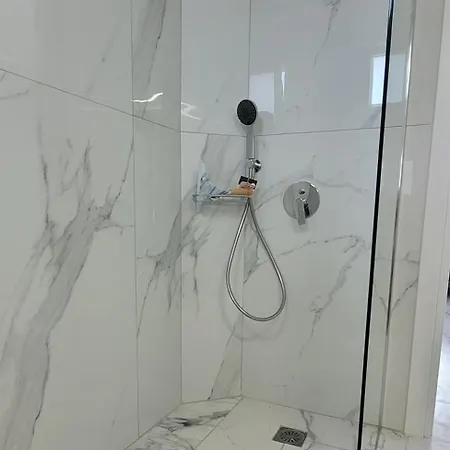 Ella * Alinda (Leros)